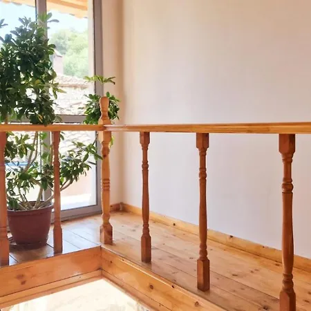 Kroi Center Guest house