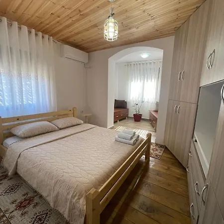 Konukevi Kroi Center Berat