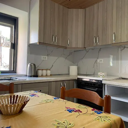 Kroi Center Guest house *