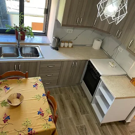 Kroi Center Guest house