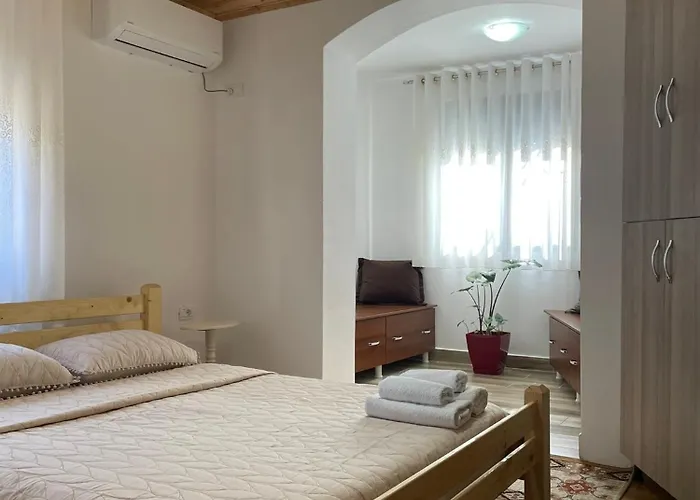 Konukevi Kroi Center Berat