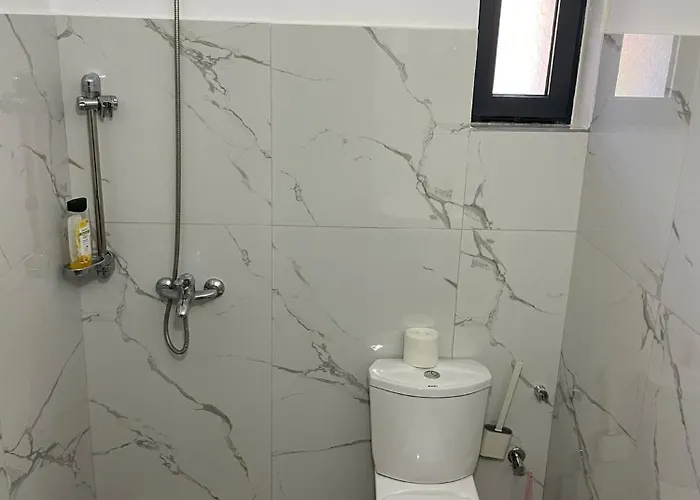 Kroi Center Konukevi Berat